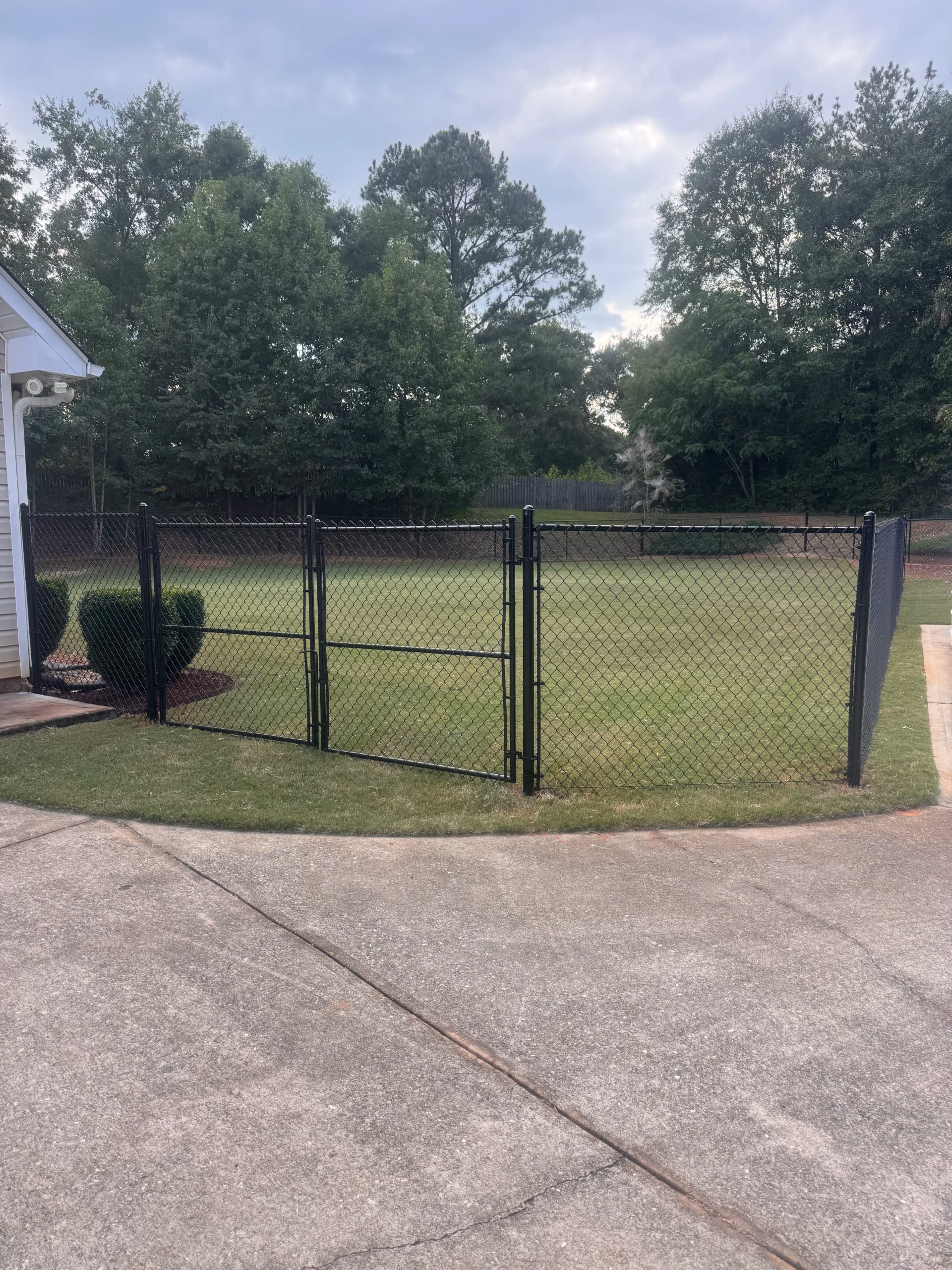 5-Foot Black Vinyl-Coated Chain Link Fence That Delivers image